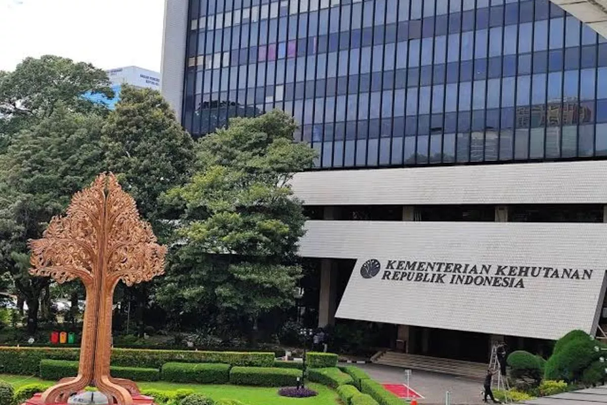 Jaga Kelestarian Hutan, Kemenhut Ajak Pemprov Papeg Tanam Pohon
