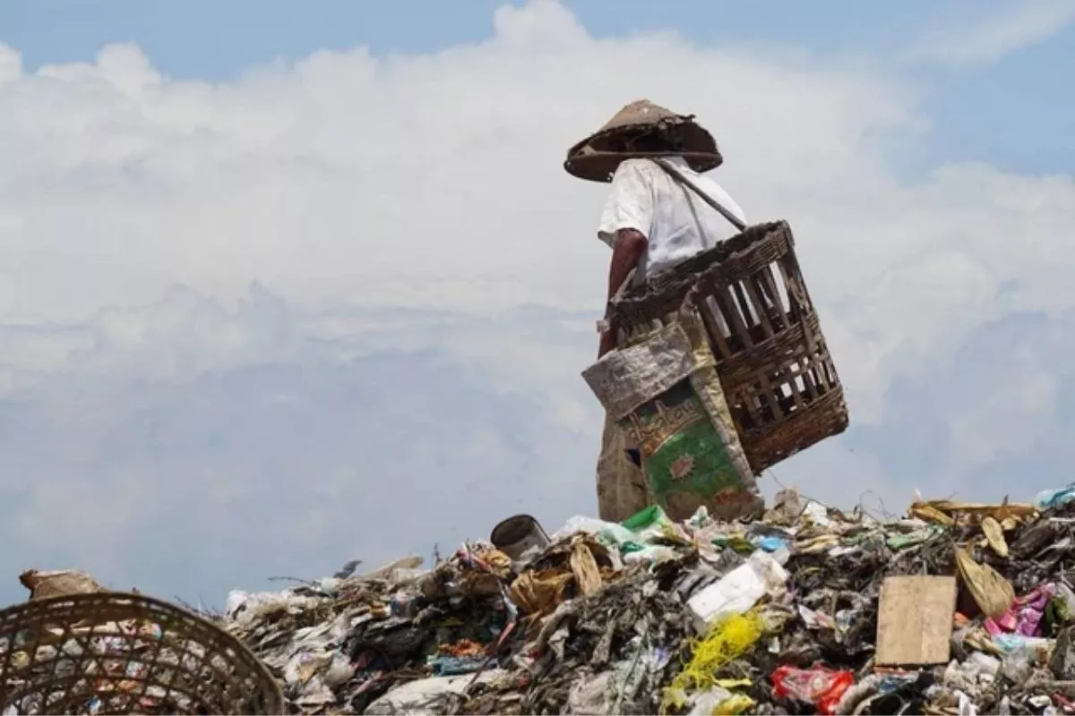 Kisah Pemulung Klender: Miliki Dana Darurat dari Tabungan Sampah