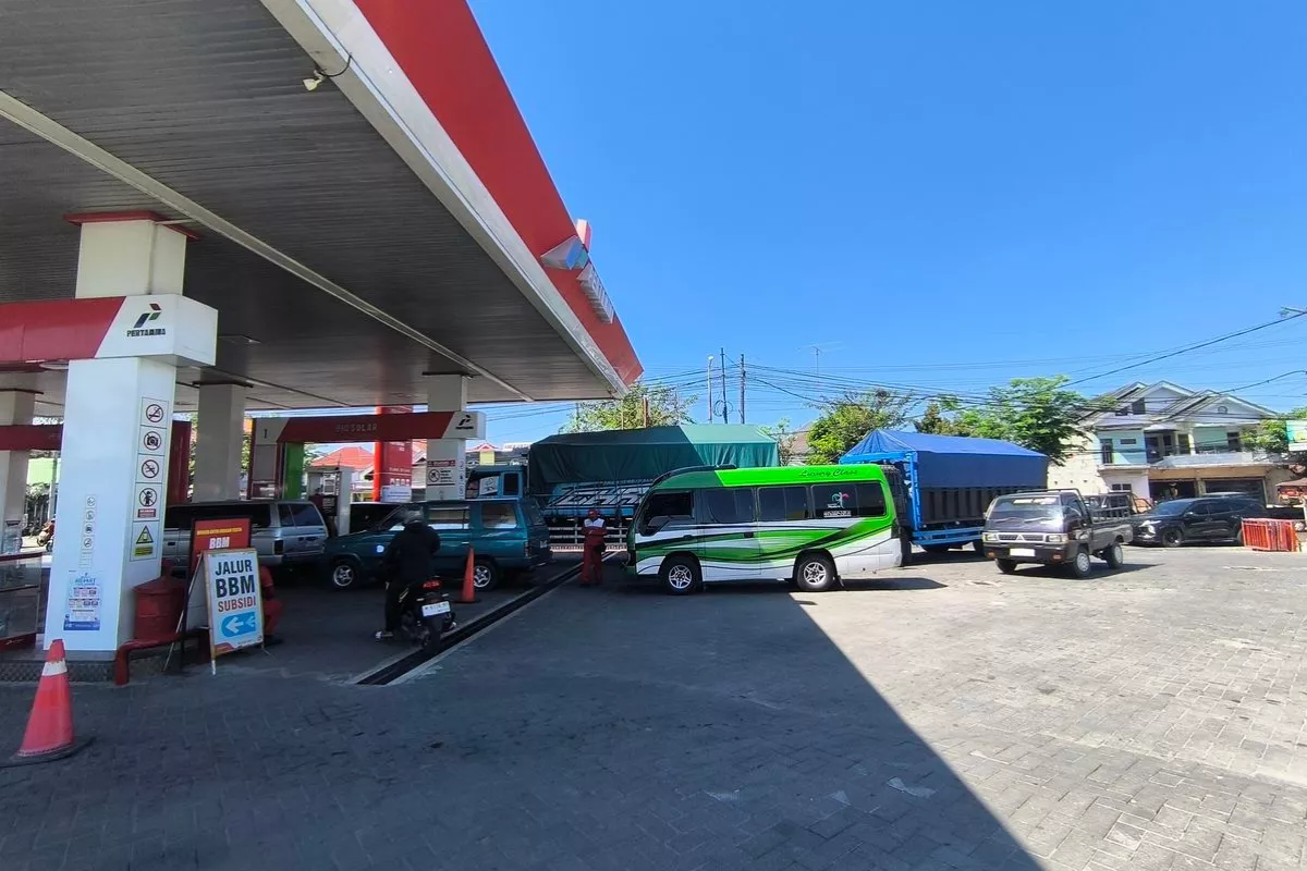 Pengamat Sebut Antrean Panjang Solar Akibat Kurangnya Transparansi Pasokan