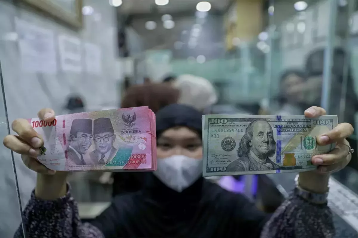 Rupiah Terbuka Terkoreksi Tipis Pagi Ini Hingga Posisi Rp 17.512 Dolar