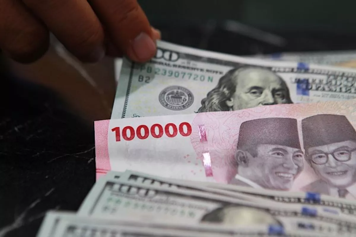 Nilai Tukar Rupiah Terus Melemah Selama Empat Hari Beruntun Hari Ini