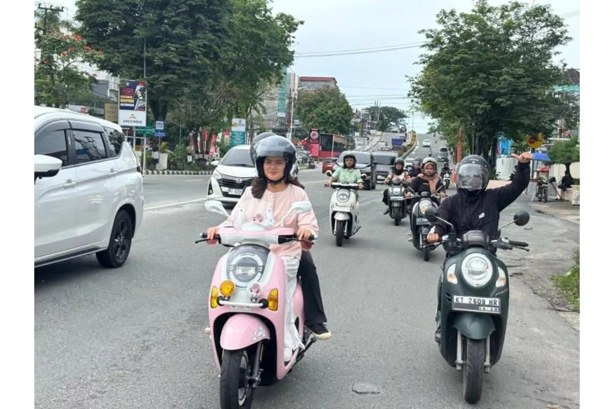 10 Tips Safety Riding Perempuan Agar Tetap Aman di Jalan Raya