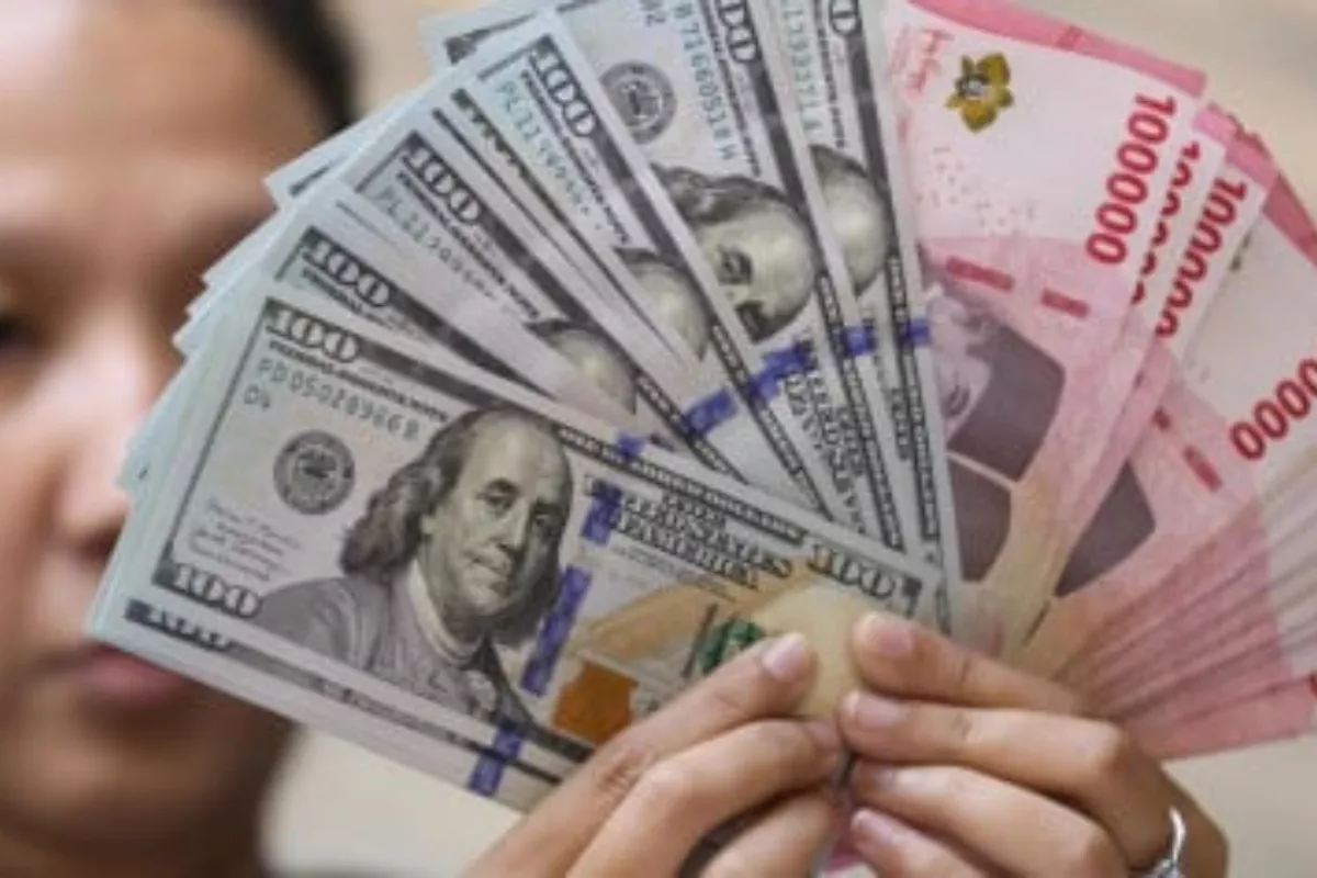 Prediksi Nilai Tukar Perdagangan Rupiah Terhadap Dolar AS Hari Ini