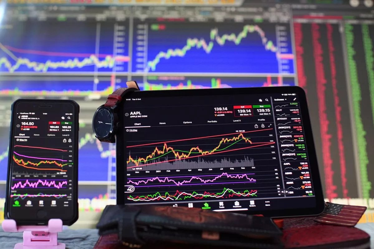 Saham DSSA Melesat 10,96 Persen Seiring Prospek Transformasi Bisnis AI