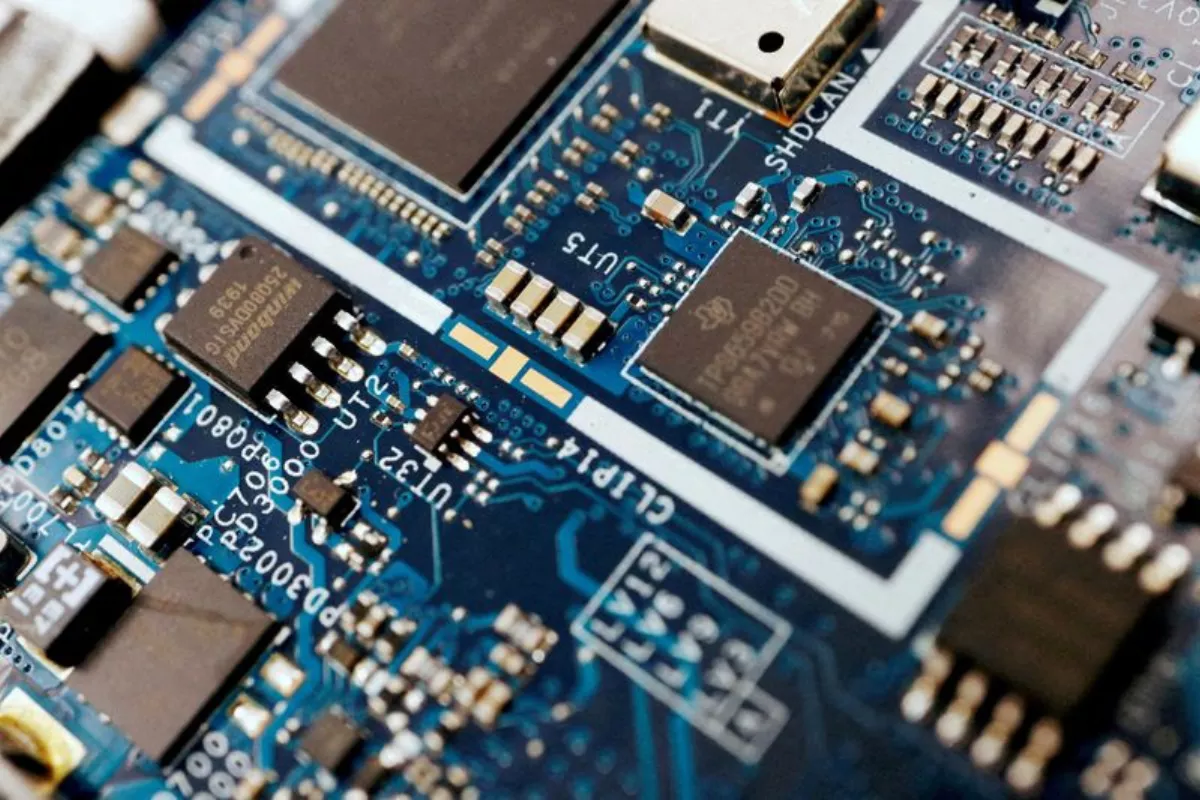 Needham Unggulkan BESI, Diuntungkan Tren Hybrid Bonding Chip
