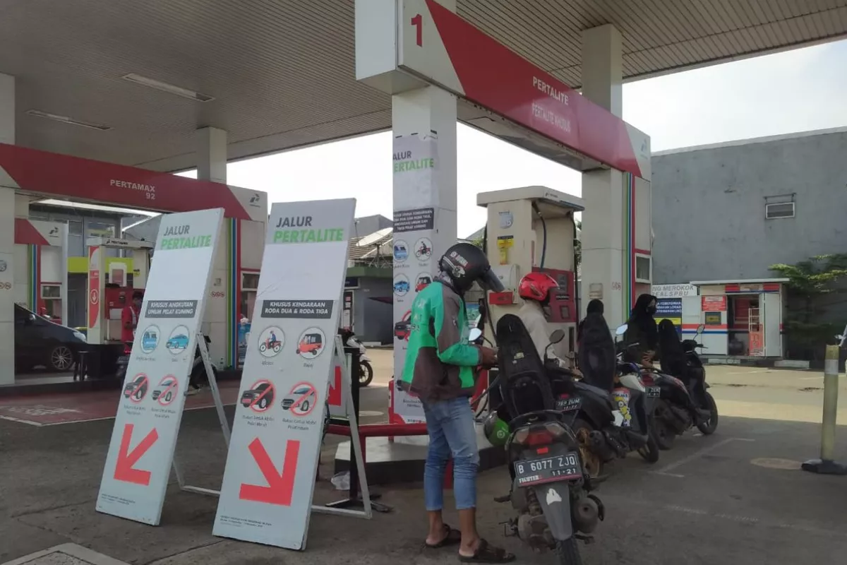 NTT Resmi Larang Kendaraan Penunggak Pajak Isi BBM Subsidi