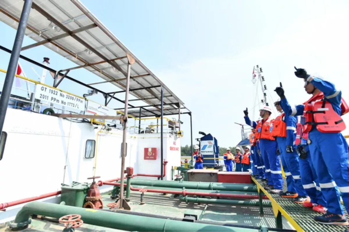 Pertamina Pangkas Emisi 79,2 Ton Karbon Via PLTS di Kapal Pengangkut