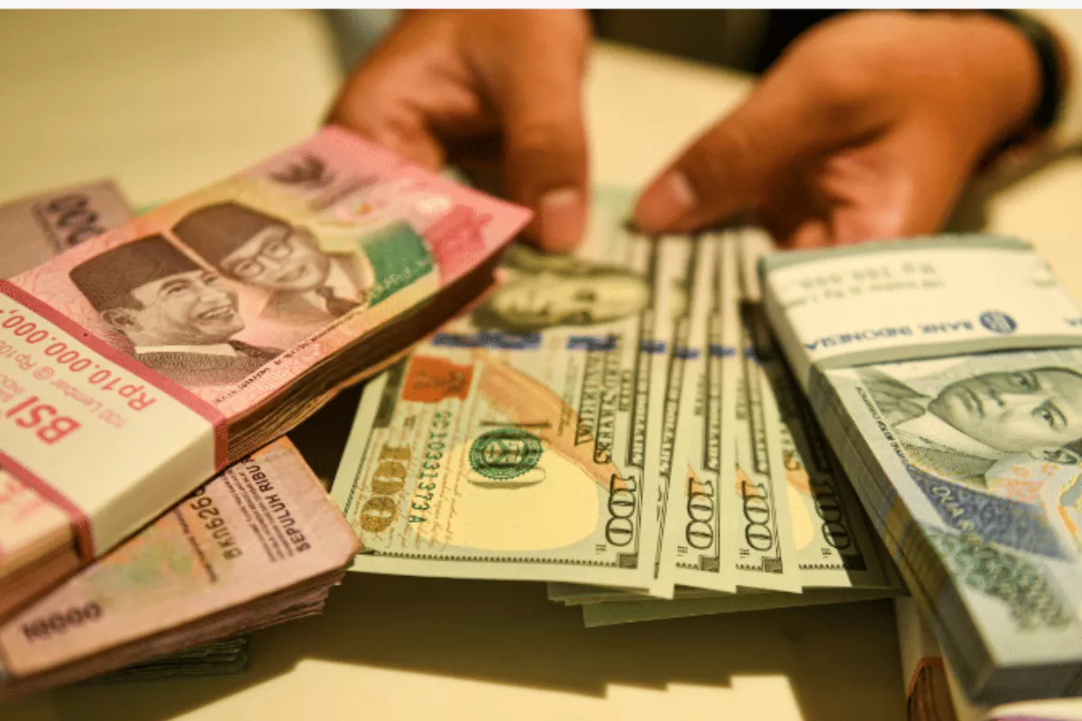 Mata Uang Rupiah Melemah Lagi Terhadap Dolar AS ke Level Rp18.021 Pagi