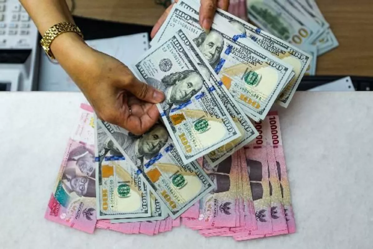 Rupiah Nyaris Tembus Rp17.750, Asumsi Kurs 2027 Mulai Diuji