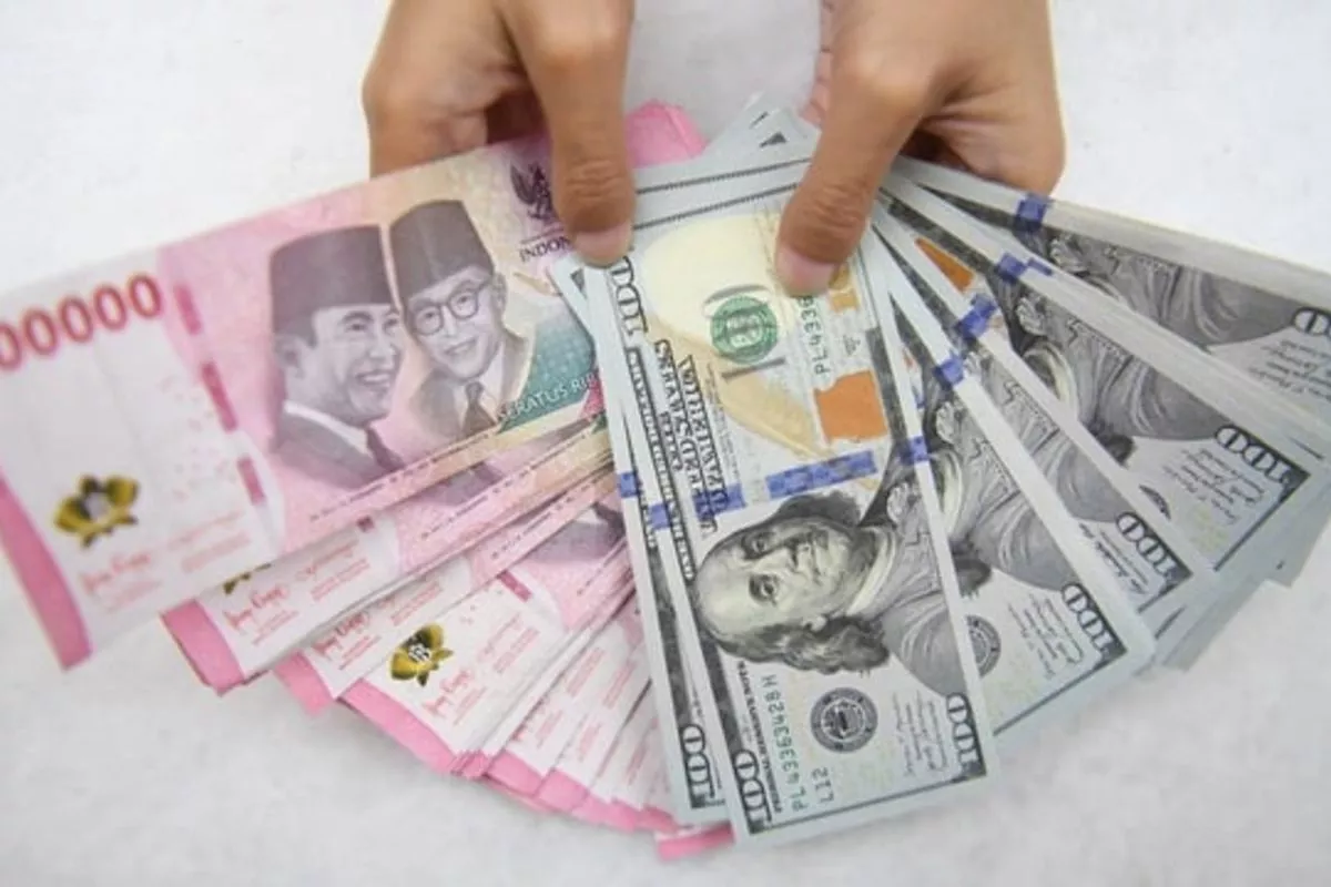 Rupiah Sempat Menguat ke Rp17.952, Kini Bertahan Fluktuatif di Rp17.963 per Dolar AS