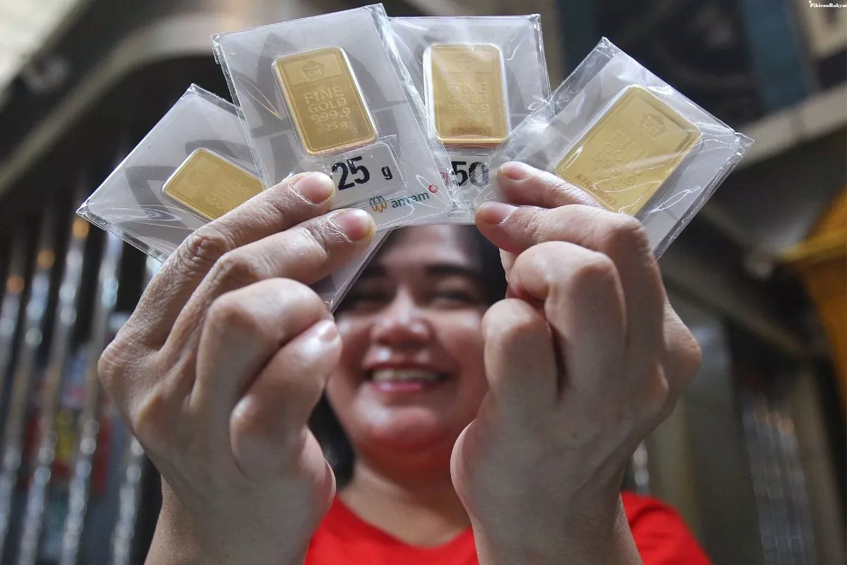 Update Harga Emas Antam Sabtu Ini Naik Rp11.000 per Gram