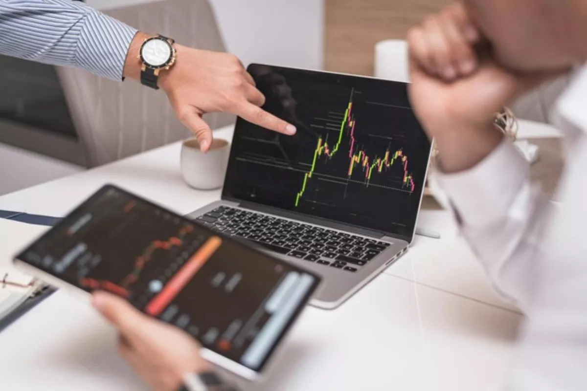 IHSG Berpeluang Naik ke 6.130, Simak Pilihan Saham dari KISI