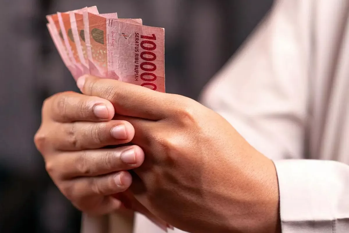 Rupiah Hari Ini 8 Juni 2026 Diprediksi Melemah hingga Rp18.250 per Dolar