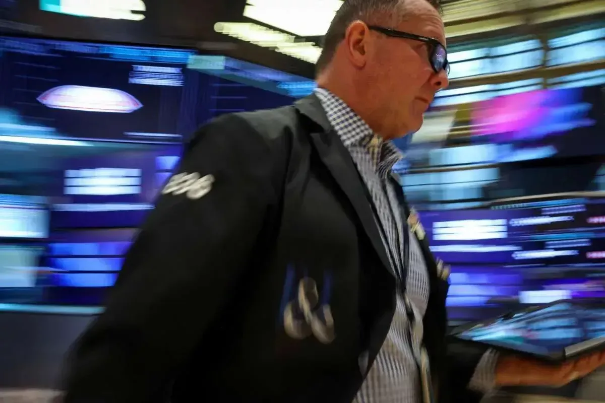 Wall Street Menguat Ditopang Saham Microsoft dan Chip