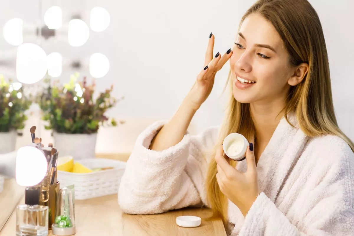 Kulit Kusam Terus? Rahasia Urutan Skincare Routine Pagi dan Malam!