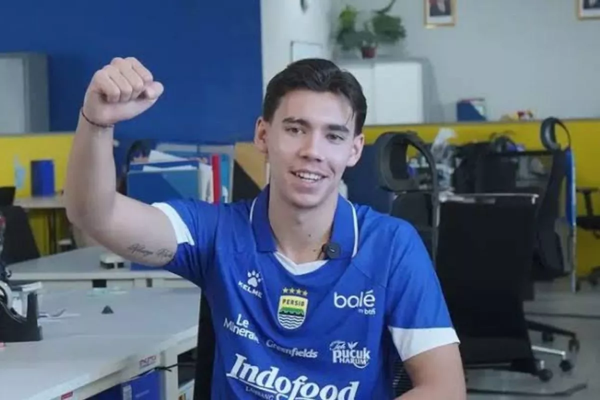 Dipinjam dari Persib, Carlos Pena Puji Mentalitas Dion Markx