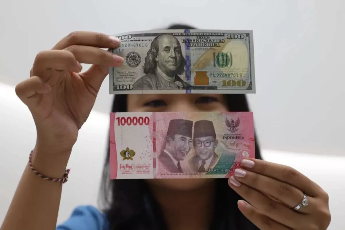 Dolar AS Terpuruk Buat Rupiah Beserta Mata Uang Asia Bergerak Menguat Sekali
