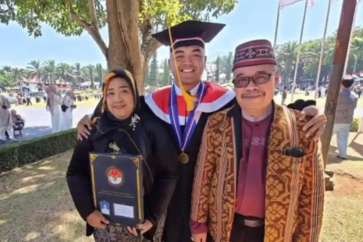 Putra Buruh Bangunan Asal NTT Jadi Lulusan Terbaik IPDN 2026