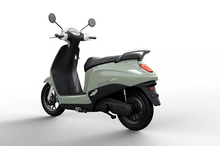 Skuter Listrik VinFast Evo Grand 2026 Tawarkan Daya Jelajah 262 Kilometer