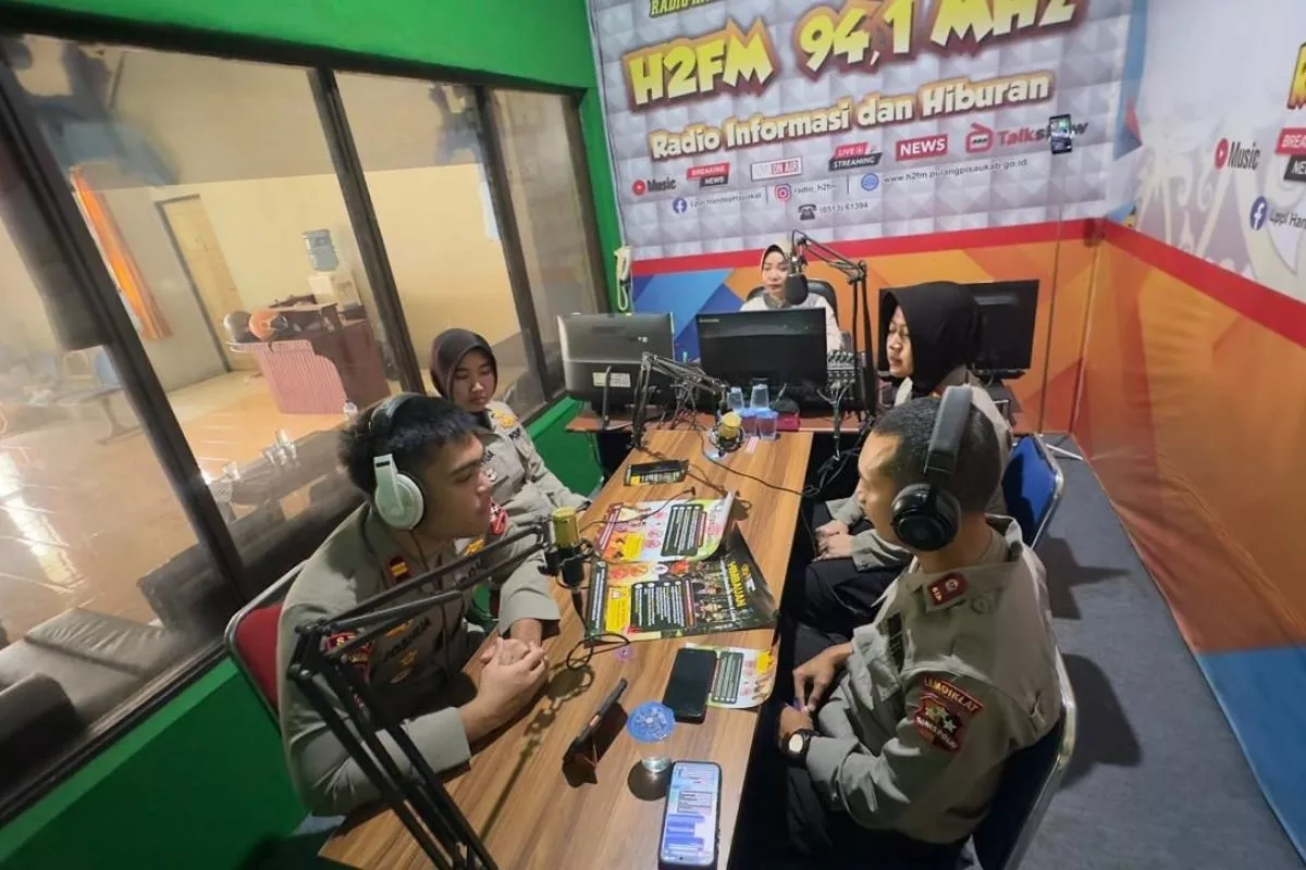 Cegah Api Membesar, Satgas Karhutla Polri Masuk ke Rumah-Rumah Warga