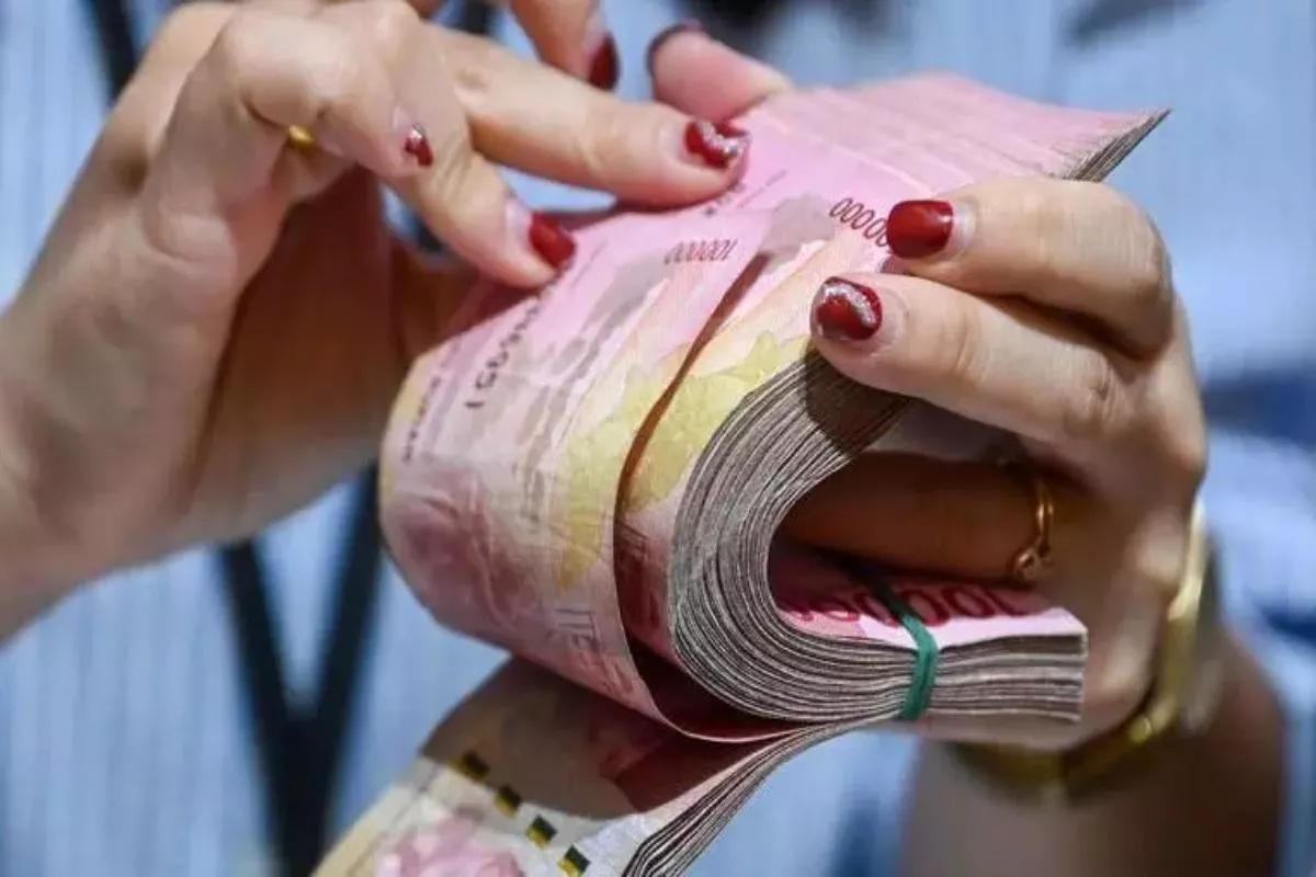 Rupiah Melemah Rp17.694 Akibat Ketegangan Geopolitik Wilayah Asia Barat