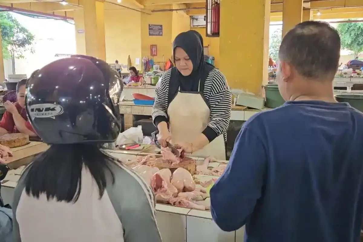 Harga Ayam Potong di Madiun Turun ke Rp30.000, Penjualan Lesu