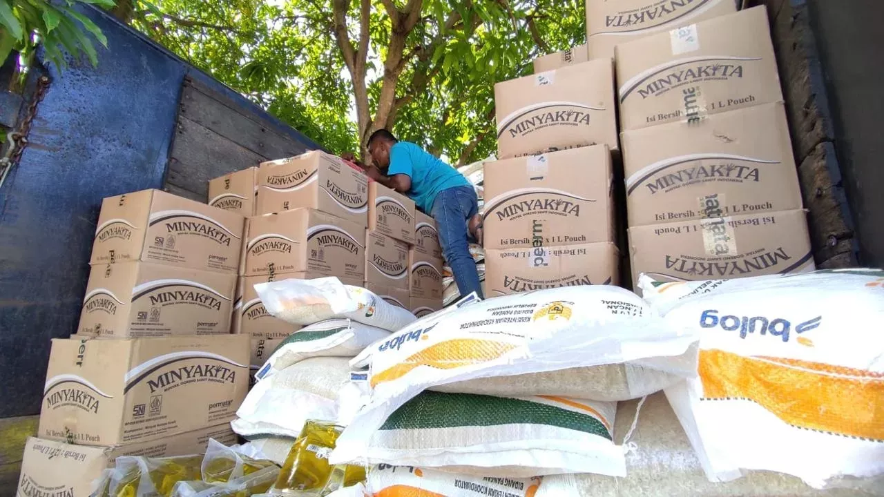 Minyak Goreng Subsidi: Bulog Pacu Distribusi Pangan Digital Sanggau