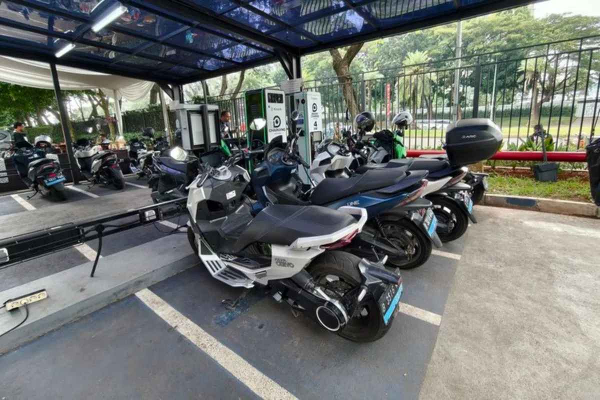 Alva Studio Indy Bintaro Hadirkan 21 Titik Pengisian Baterai Motor