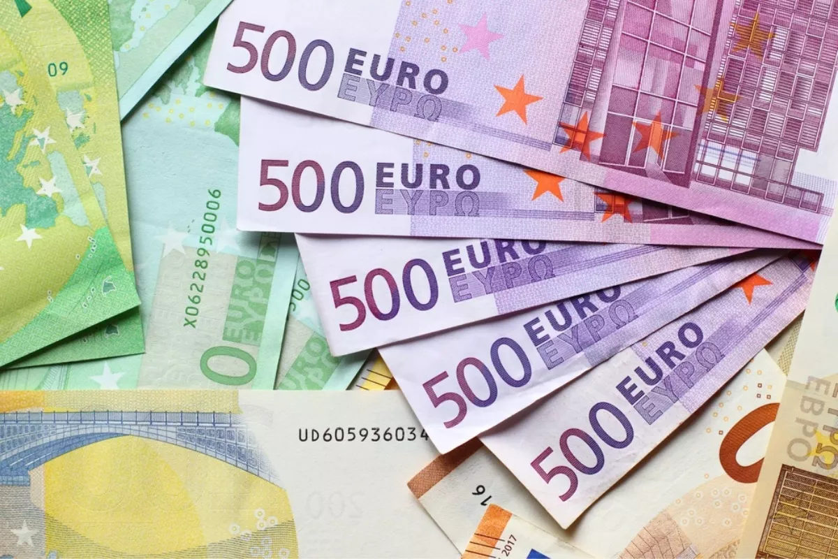 Kurs Euro Drop ke Level Terendah Setahun Imbas Keperkasaan Dolar AS