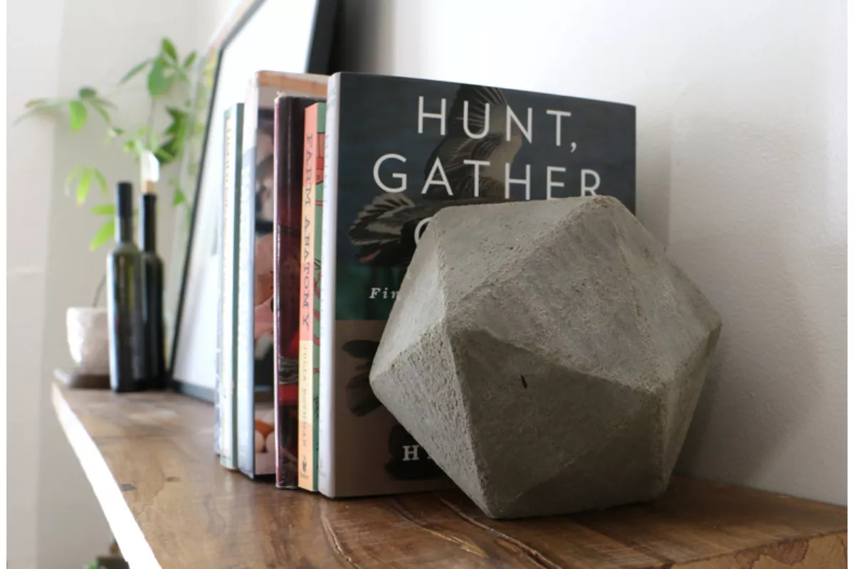 Kreasi Membuat Concrete Bookends DIY untuk Penahan Buku Estetik