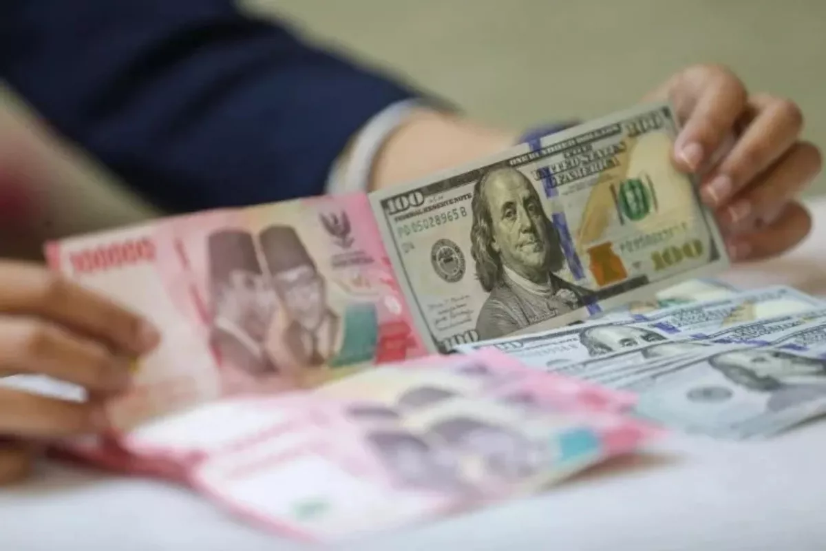 Rupiah Menguat ke Rp17.600 setelah Suku Bunga Acuan Naik