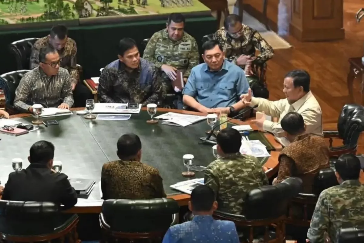 Prabowo Kumpulkan TNI dan Menteri di Hambalang Bahas Karhutla