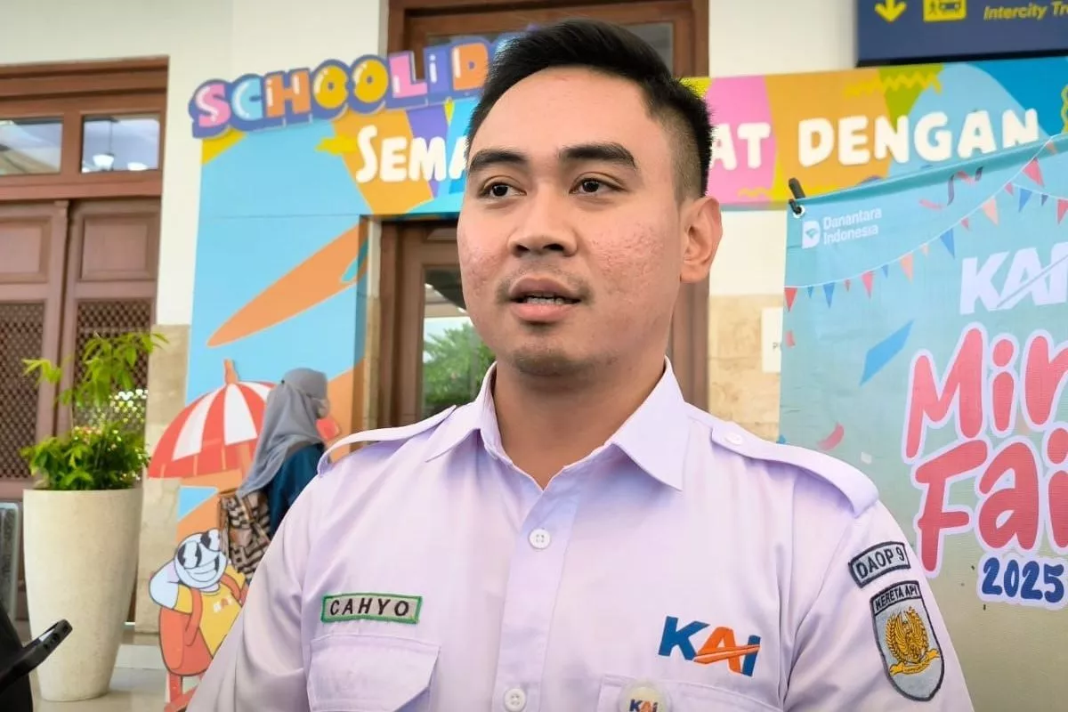 PT KAI Jember Berikan Edukasi Bahaya Letakkan Barang Di Atas Rel Kereta