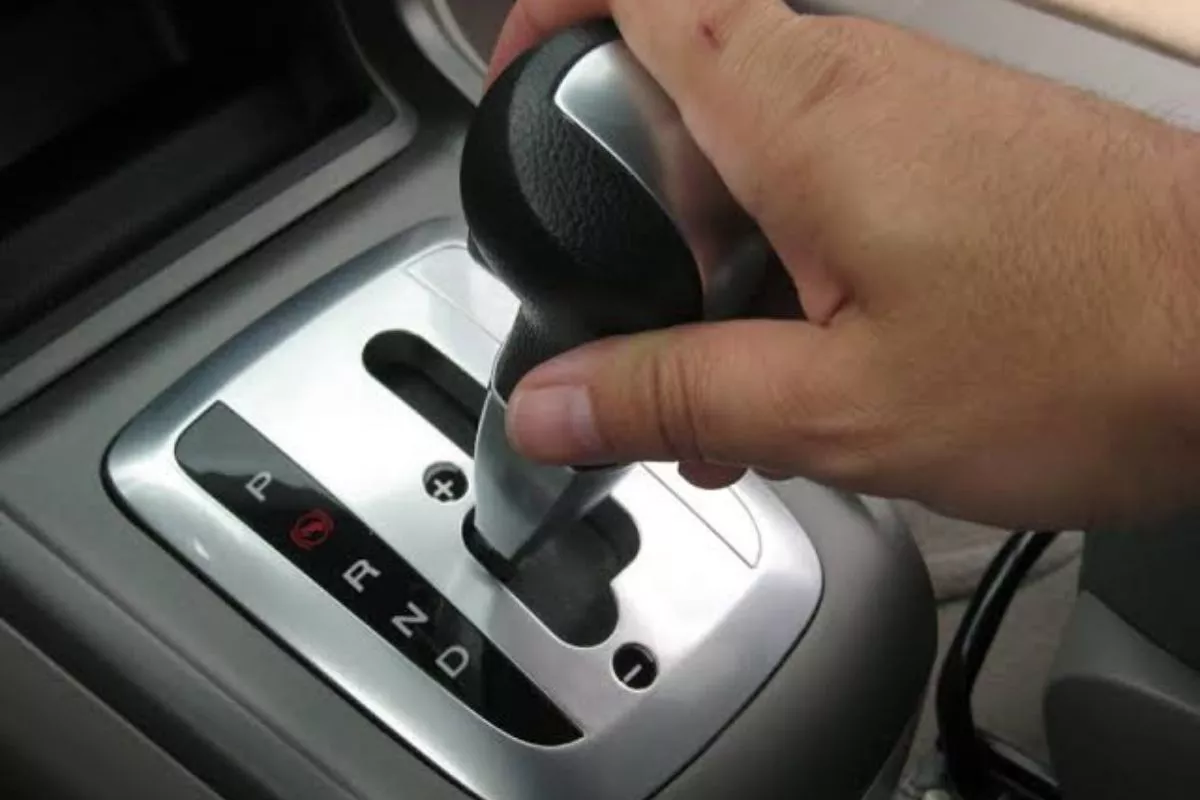 Pemilik Mobil Matic Harus Paham Fungsi Huruf B di Tuas Transmisi