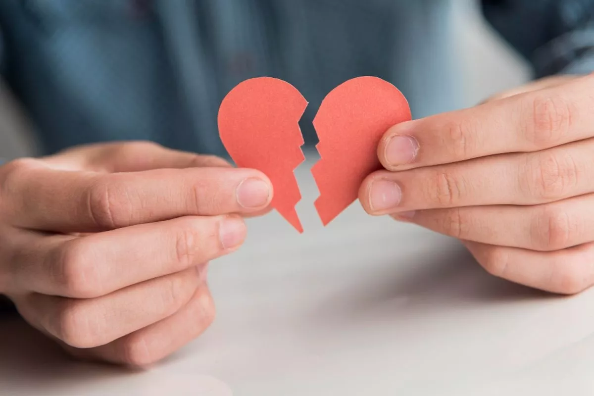 Mengapa Selesainya Situationship Bikin Patah Hati Setengah Mati
