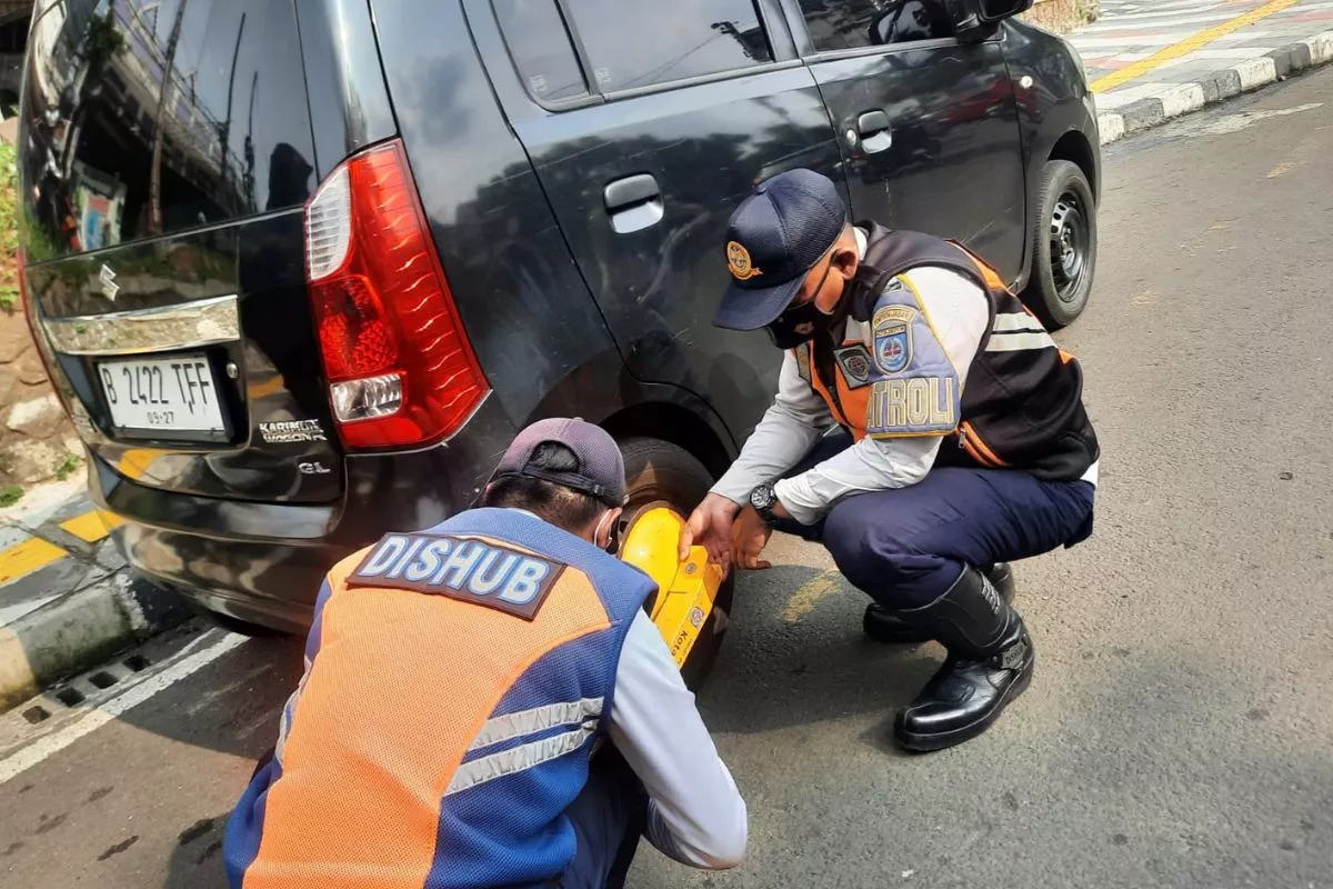 Dishub Depok Bakal Kempiskan hingga Derek Parkir Liar di Margonda