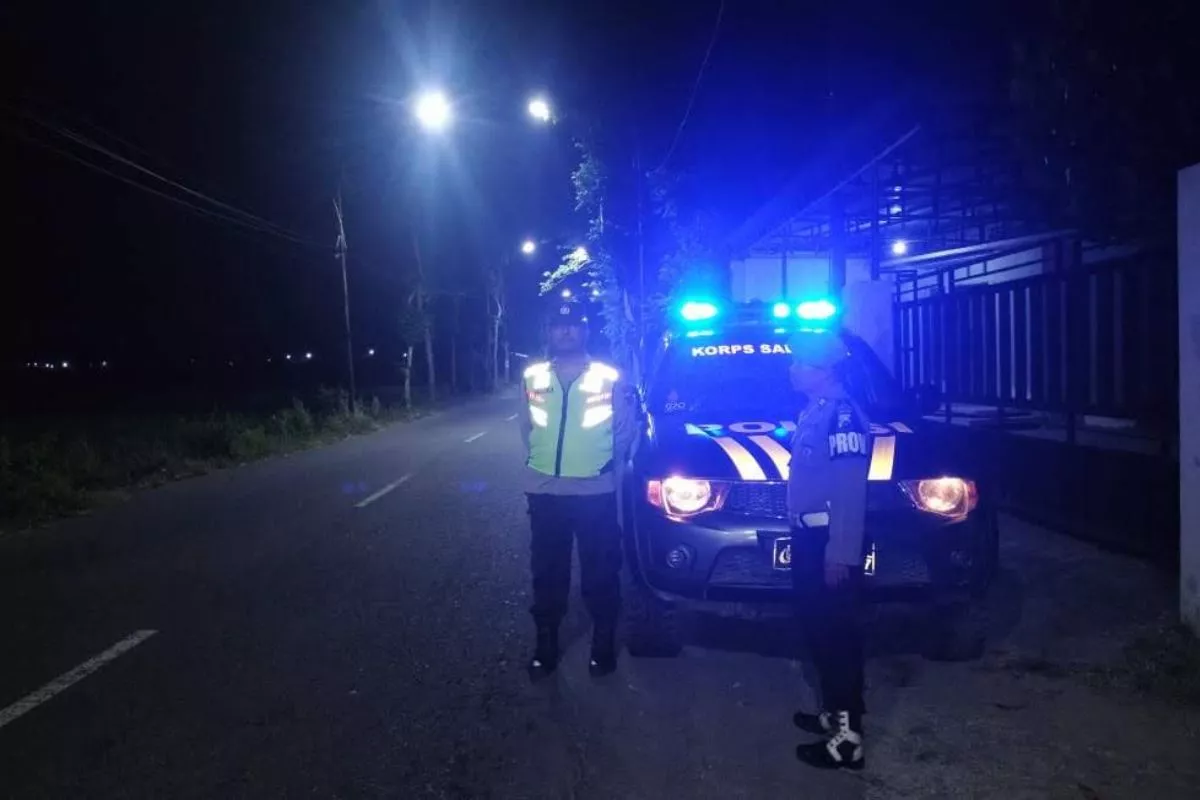 Antisipasi Kriminalitas, Polsek Nglegok Gelar Patroli Bluelight