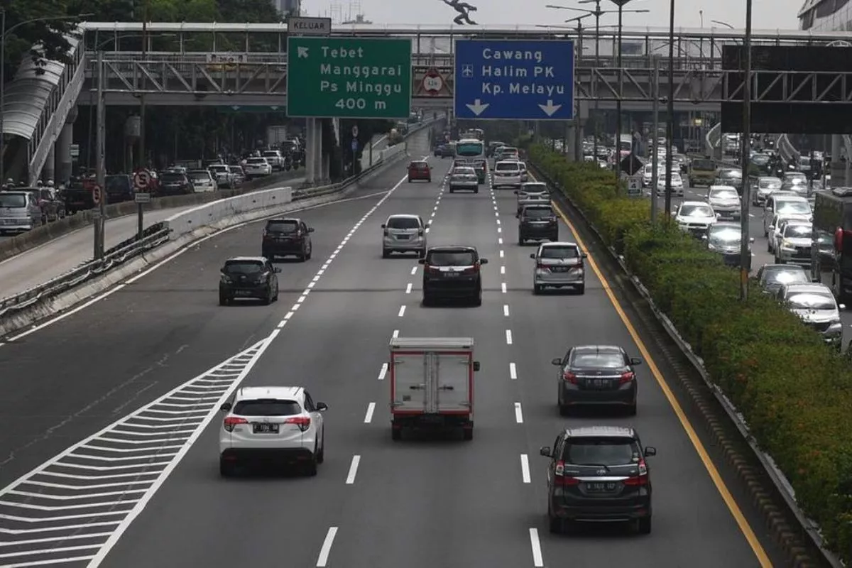 Tol Jakarta Padat Rabu Pagi, Contraflow Halim-Senayan Diberlakukan