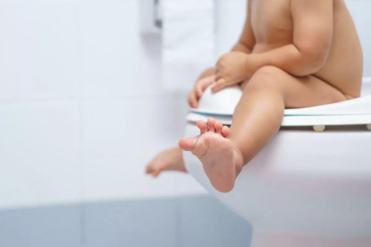 Anak Sering Menahan BAB Saat Toilet Training? Simak Penjelasan Ahli