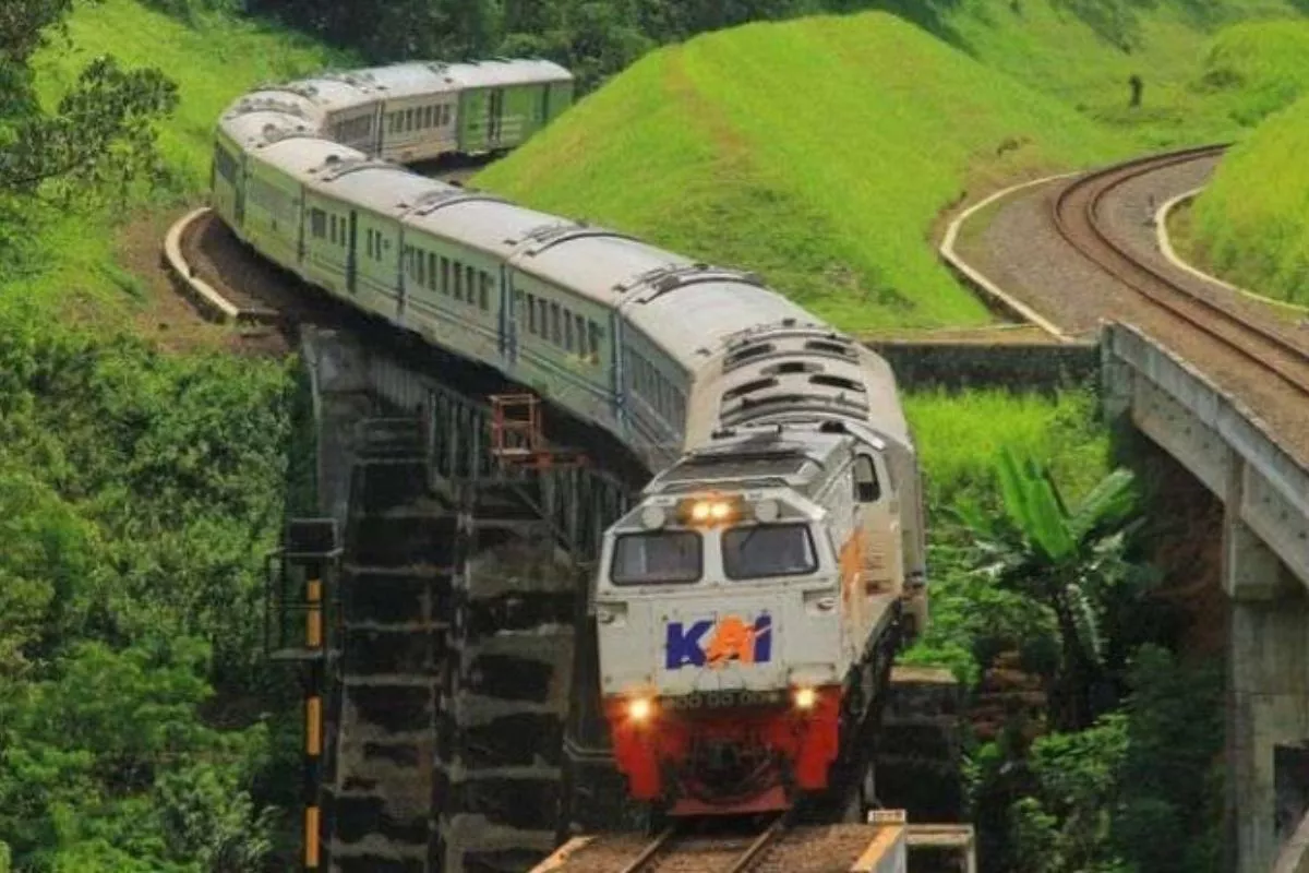 Menuju Net Zero, KAI Perluas Elektrifikasi Kereta dan Energi Bersih