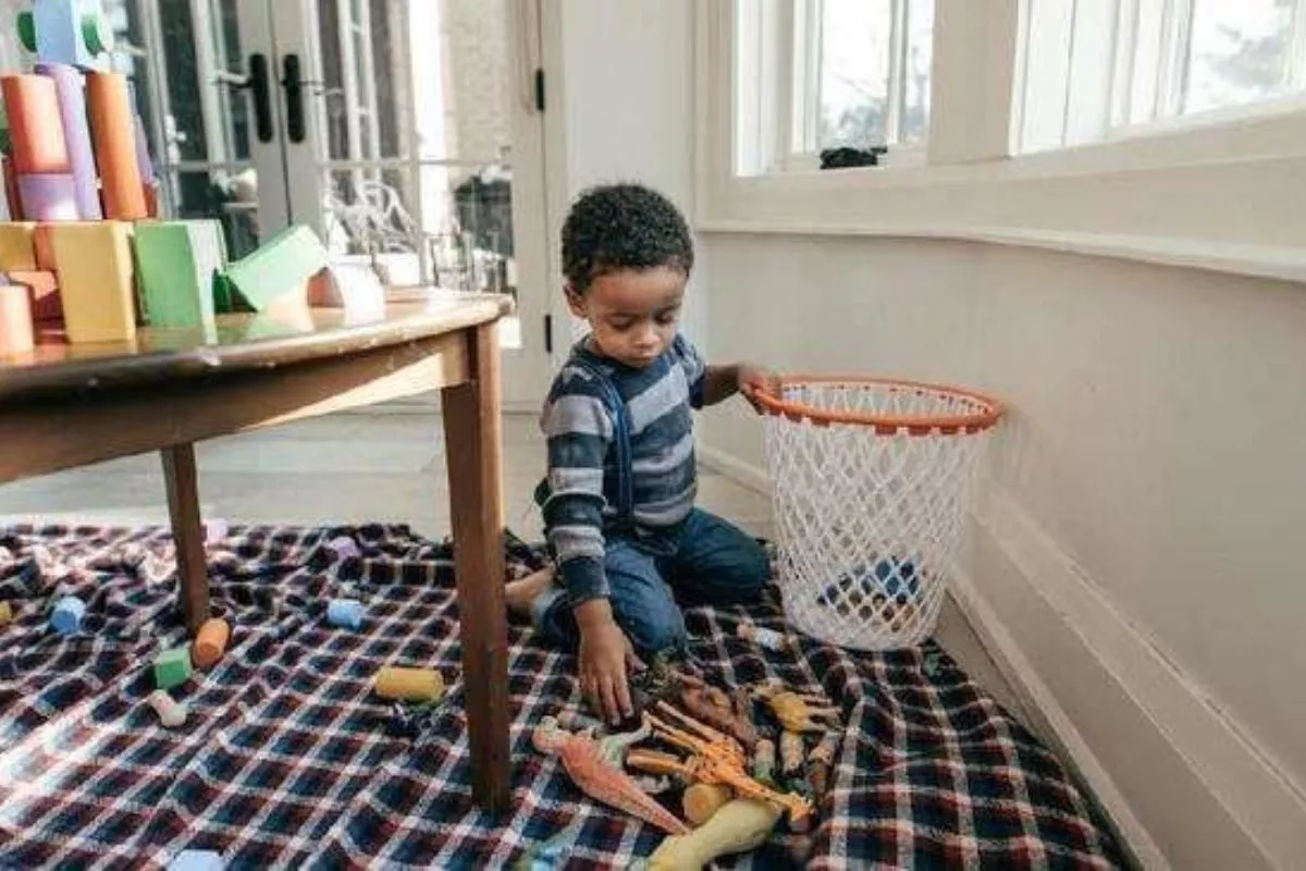 6 Tips Melatih Anak Membereskan Mainan Sendiri Tanpa Perlu Teriak