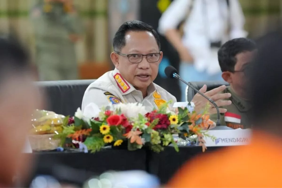 Tinjau Gempa NTT Mendagri Tito Pastikan Bantuan dan Logistik Warga