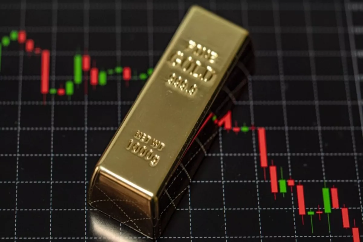 Harga Emas Dunia Turun 1,9  Belas Persen Akibat Geopolitik Pemicu Inflasi