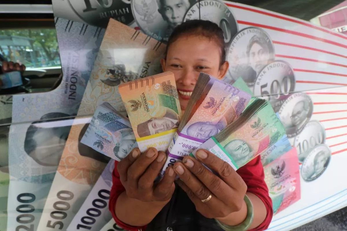 Nilai Tukar Rupiah Menguat ke Level Rp17.693 per USD Pada Jumat