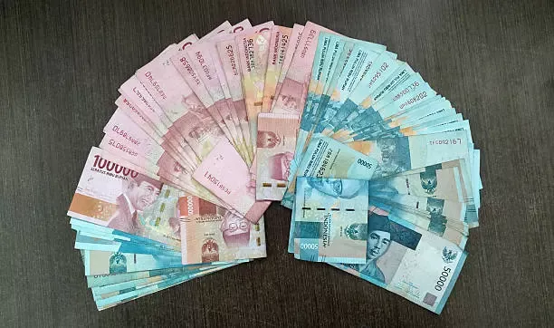 Rupiah Melemah ke Rp18.062 per Dolar AS Akibat Tekanan Geopolitik