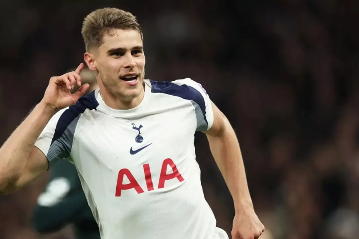Tottenham Hotspur Secara Resmi Memperpanjang Kontrak Micky van de Ven