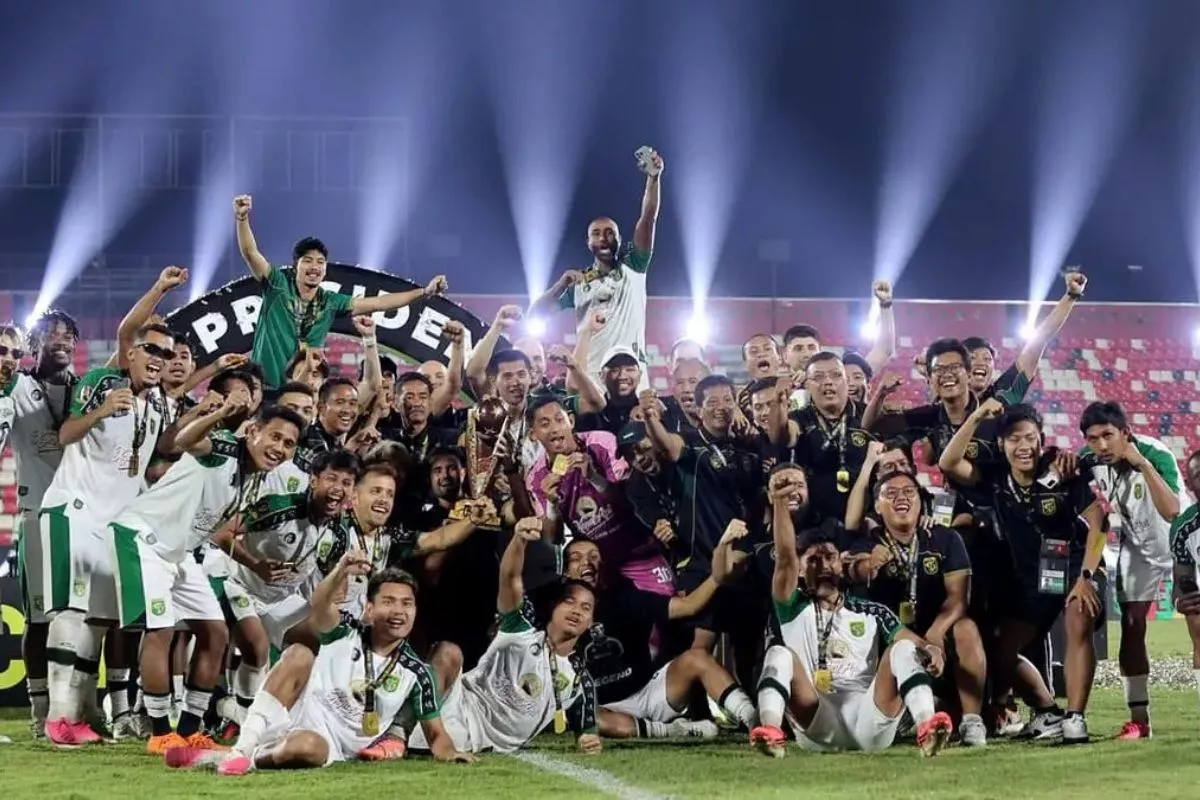 Kalahkan Persib Lewat Adu Penalti, Persebaya Sabet Juara