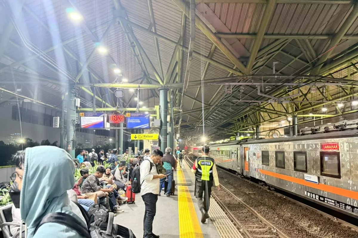 KAI Group Angkut 214 Juta Penumpang, KA Jarak Jauh Naik 9,9%