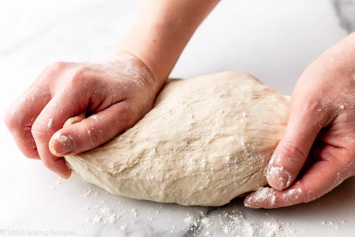 Teknik Menguleni Adonan Roti Agar Kalis dan Elastis