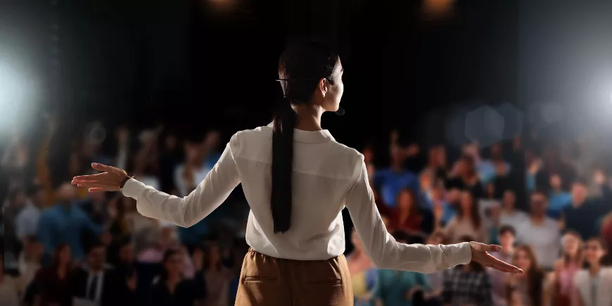 Tips Public Speaking: Cara Agar Lebih Percaya Diri Saat Berbicara